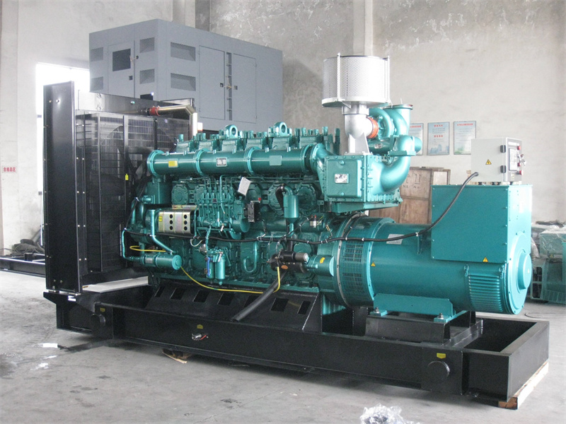 惠城200KW 柴油发电机的油耗是多少？